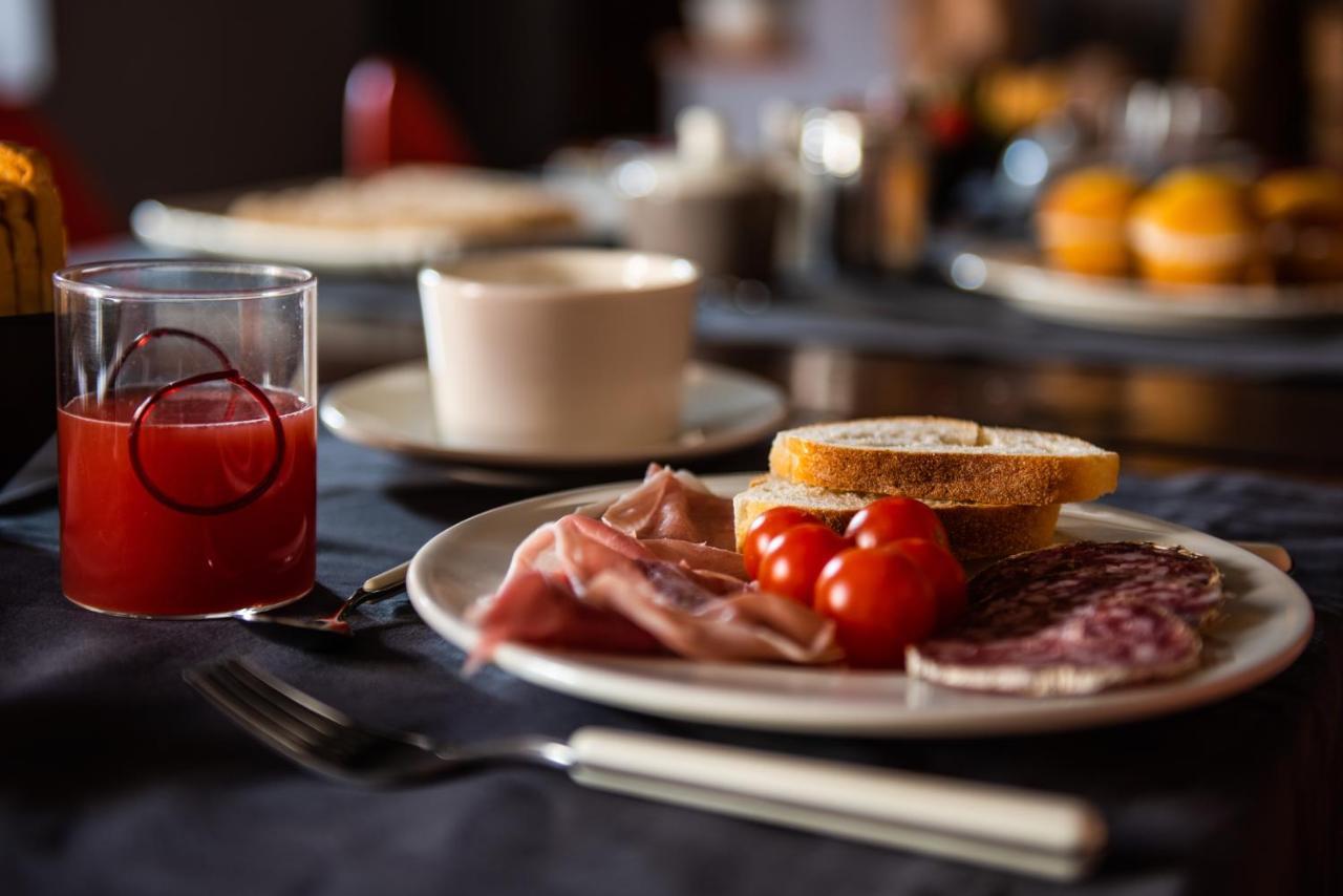 Boutique Hotel Al Palazzo Rosso Neive Luaran gambar